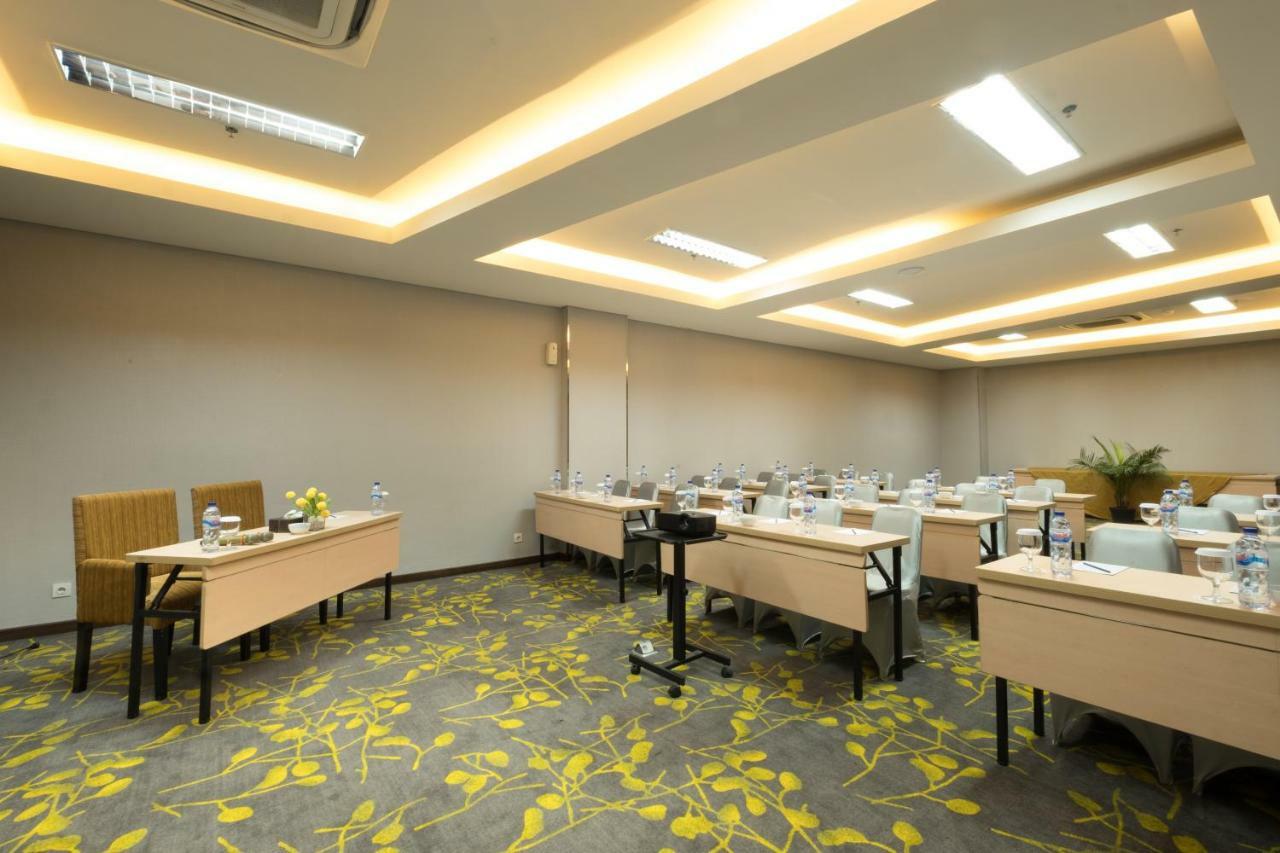 โรงแรม 88 ไอทีซี ฟัตมาวิตี ปังลิมา โปลิม จาการ์ตา ภายนอก รูปภาพ
